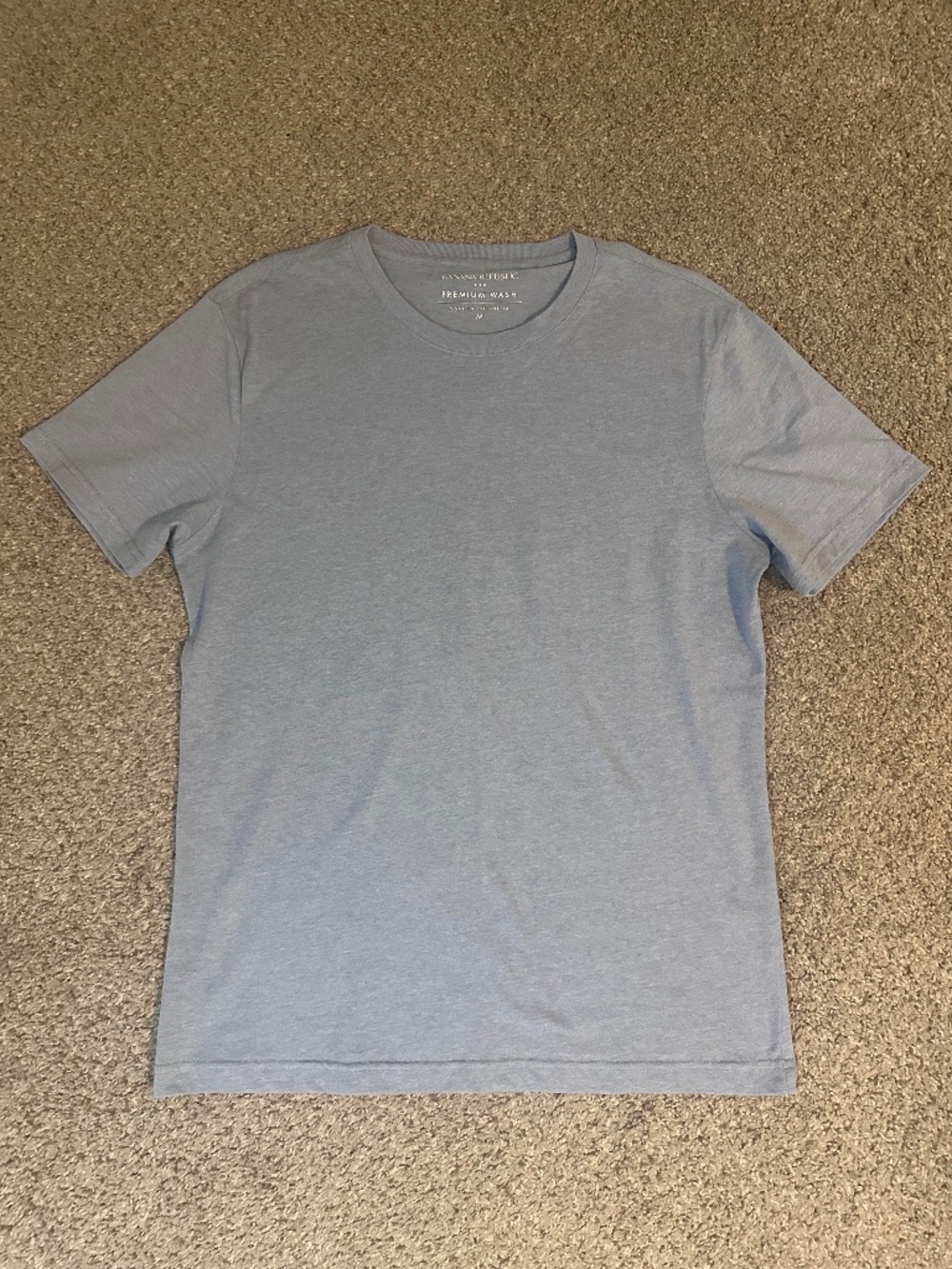 Banana Republic Mens Medium Premium Wash Light Blue T Shirt